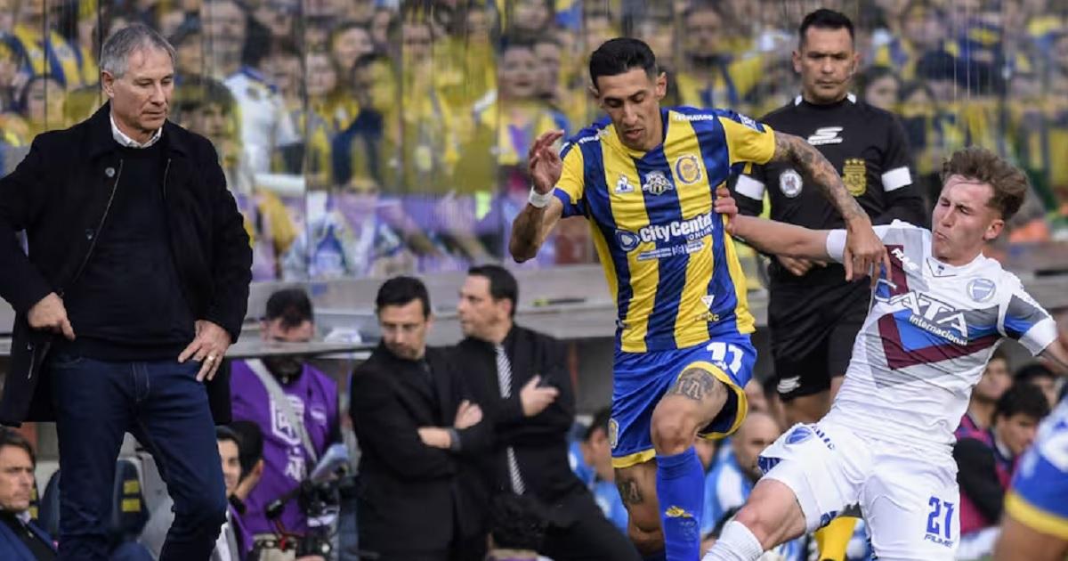 Fiesta incompleta en Arroyito- Godoy Cruz amargoacute la vuelta de Di Mariacutea