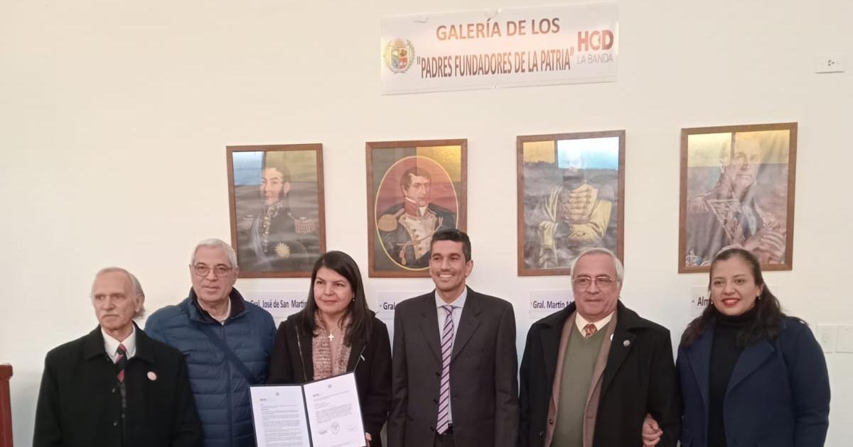 Inauguran galeriacutea de los Fundadores de la Patria