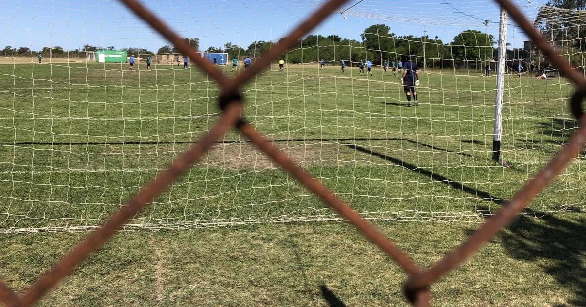 Futbolista amateur sufre ataque cardíaco en pleno partido y muere camino al hospital (Foto- google)