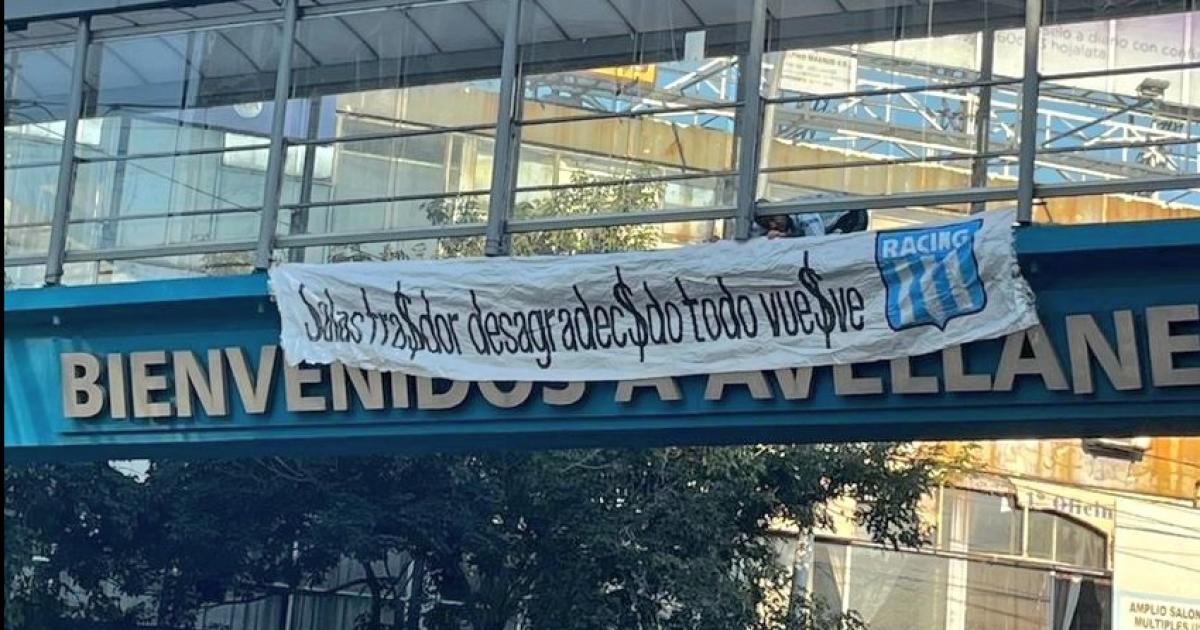 Pasacalle en Avellaneda contra Maxi Salas- Traidor y desagradecido