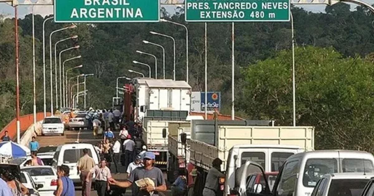 Boom de compras en la Triple Frontera- argentinos cruzan a Brasil y Paraguay en busca de precios maacutes bajos