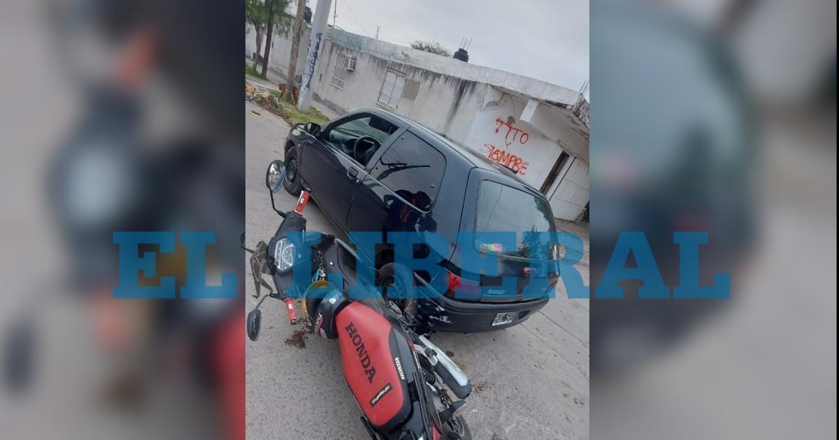 Barrio Sarmiento- Pelea en un auto terminoacute con una mujer golpeada un choque en plena calle y un detenido