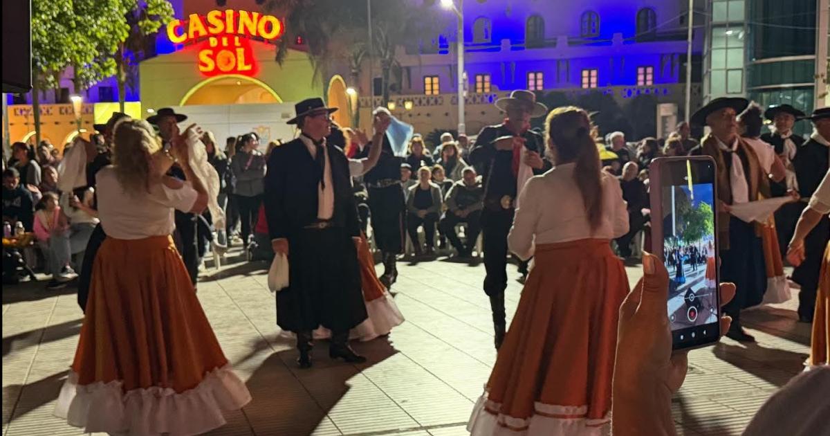 Las Termas cantoacute y bailoacute en otra exitosa edicioacuten del Patio Santiaguentildeo