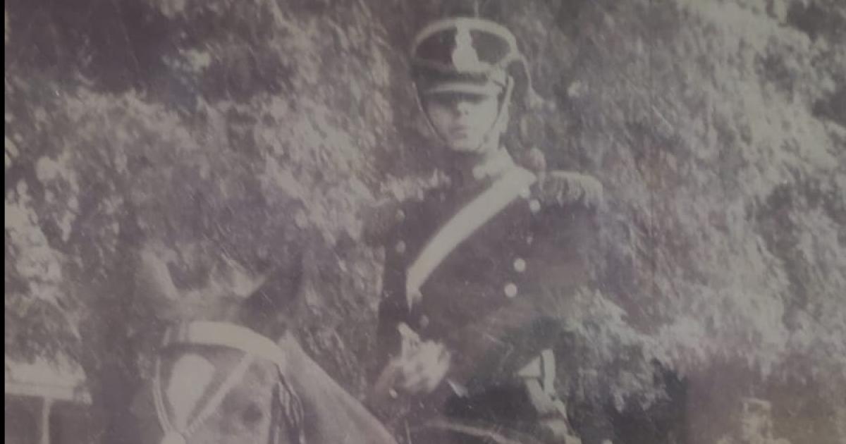 Jorge Serrano el granadero loretano que encendioacute la laacutempara votiva del monumento de Aguirre en 1969