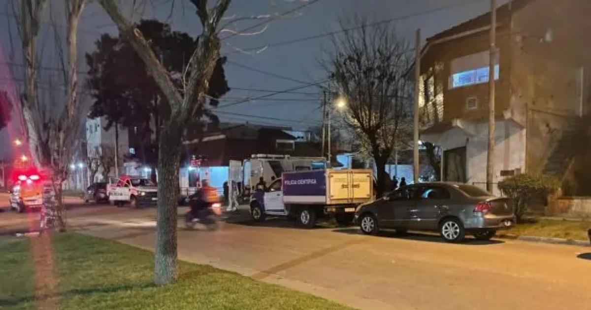 Horror- un motociclista se cortoacute el cuello con un cable que atravesaba una calle y murioacute