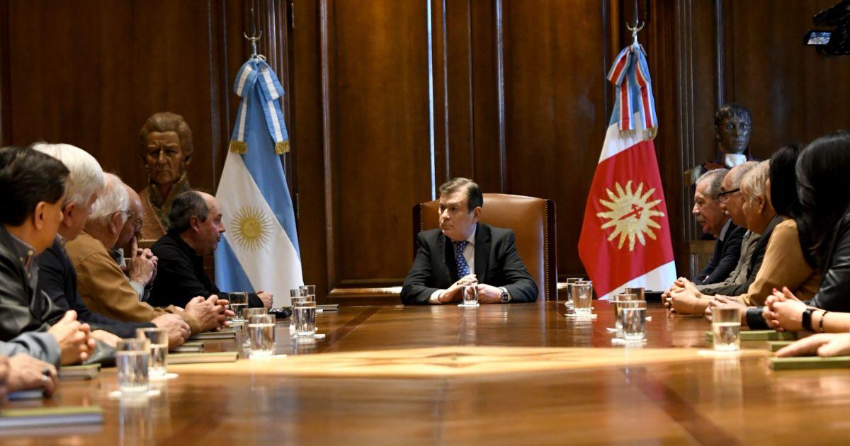 El gobernador Zamora recibioacute a miembros de la Federacioacuten Argentina de Periodistas Deportivos