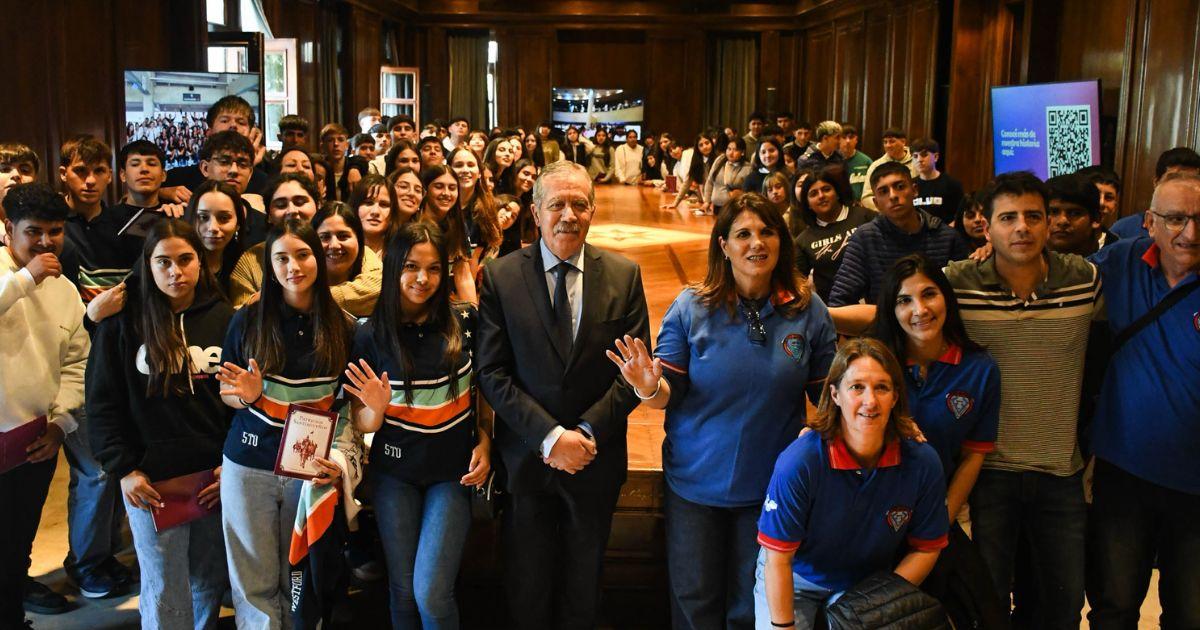 Estudiantes de Selva y Vinaraacute fueron recibidos por el jefe de Gabinete en Casa de Gobierno