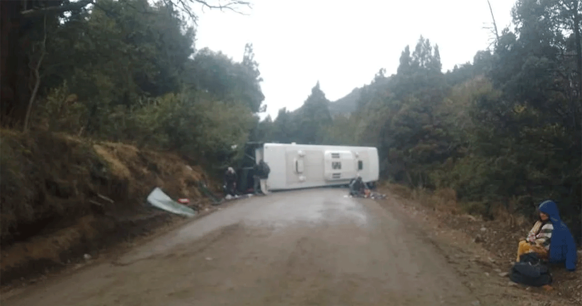 El colectivo trasladaba turistas desde Bariloche