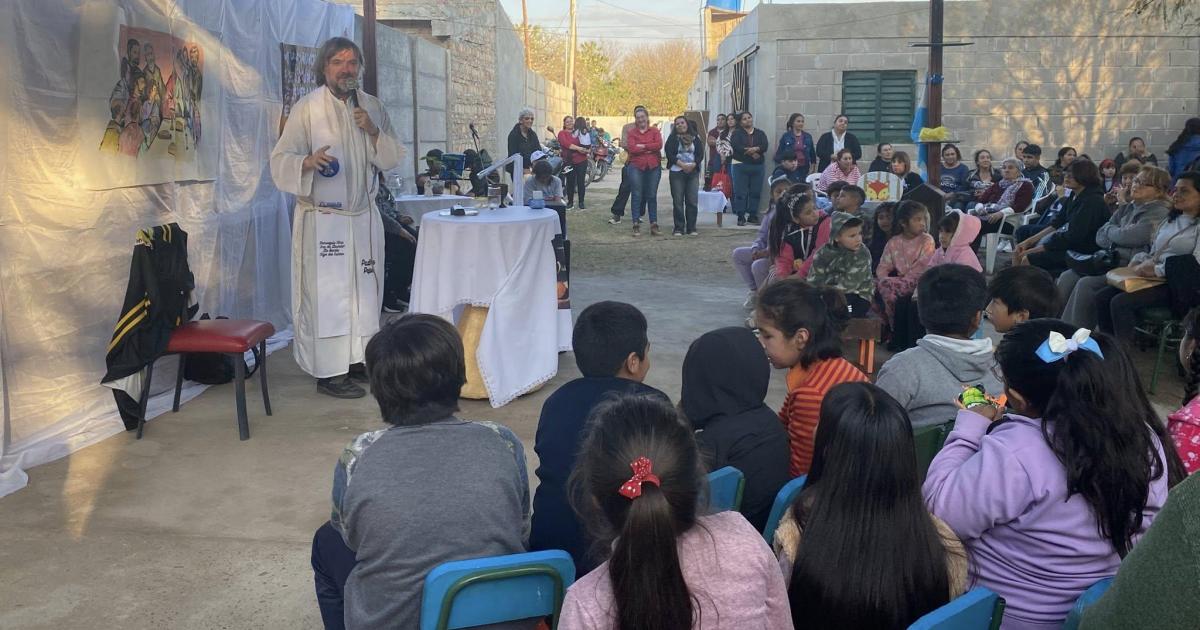 Caacuteritas de la parroquia de Lourdes habilitoacute su saloacuten en el Bordm 9 de Julio