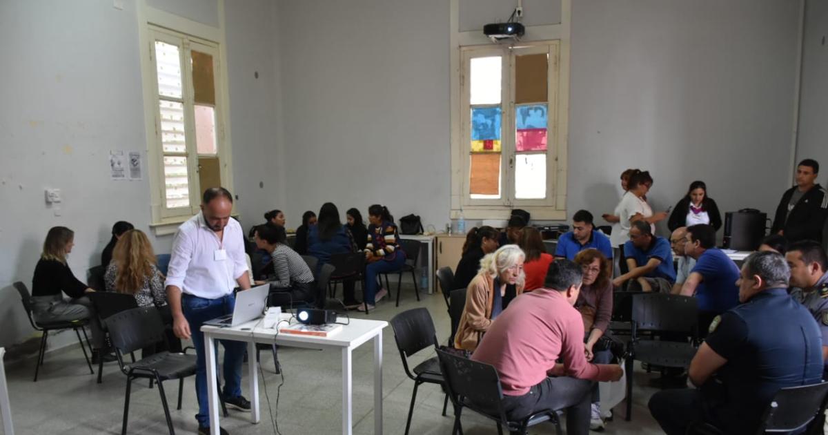 Friacuteas aborda hoy el tema grooming y ciberacoso en nintildeos y adolescentes