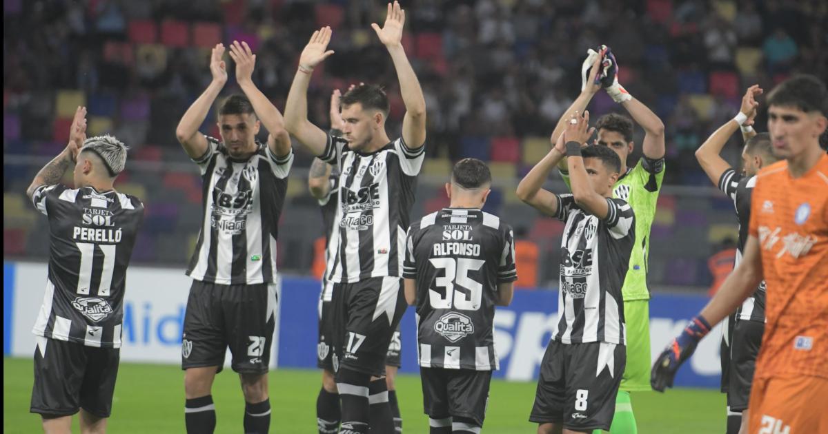 Central jugoacute mal y empatoacute con Cerro Largo