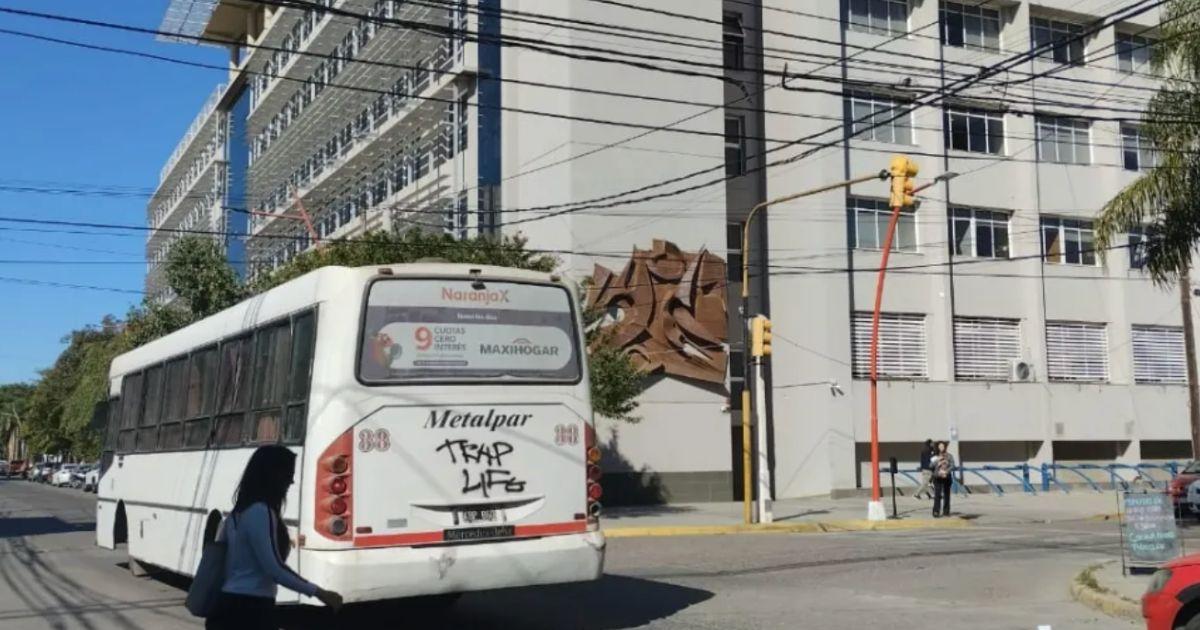 Se entregoacute la abogada acusada de prender fuego la casa de su exesposo en pleno centro santiaguentildeo