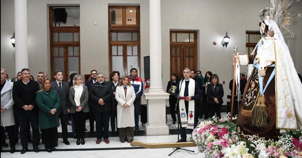 La Virgen del Carmen visitó la Municipalidad