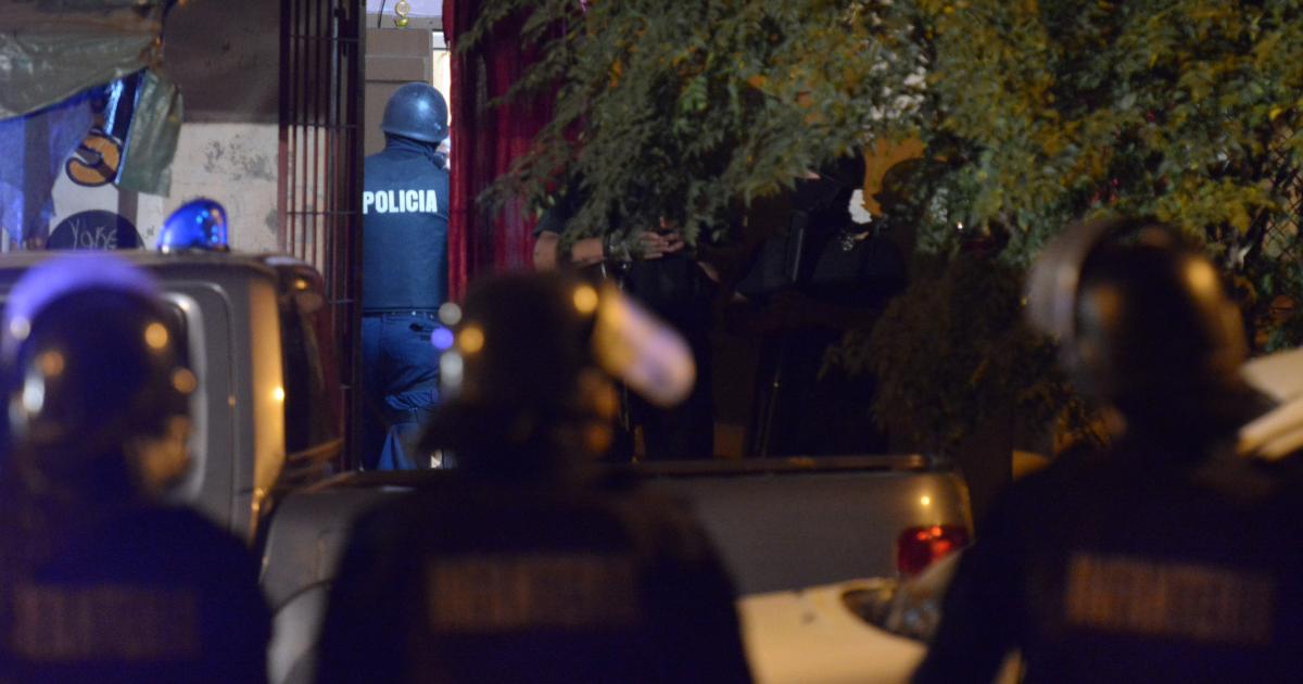 DÓLARES EUROS Y PESOS- Los delincuentes serían seis y ya fueron identificados cuatro Ahora la Justicia entrelaza los vínculos con santiagueños De dos detenidas una es bandeña