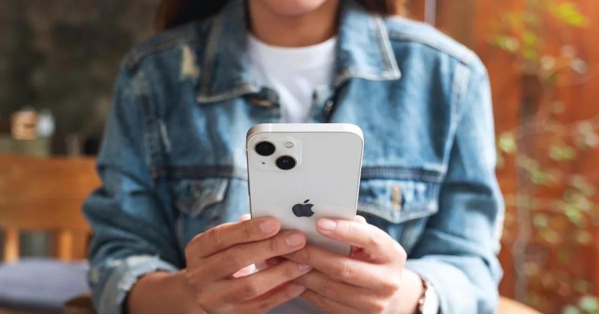 Clodomira- le robaron el celular de alta gama mientras iba al bantildeo y el sospechoso estariacutea en el aula