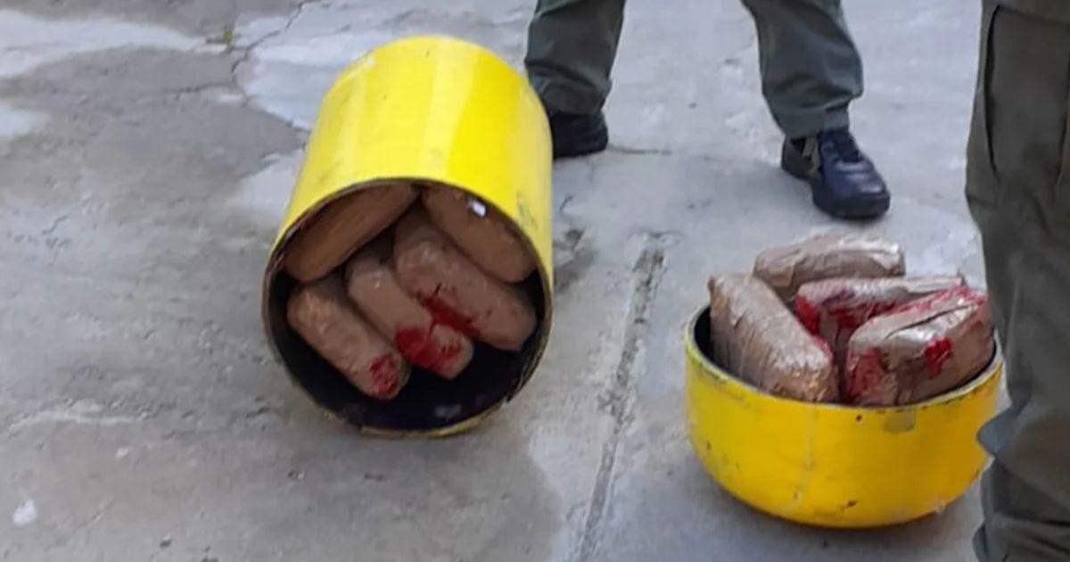 Transportaba 1353175 gramos de marihuana y 1161331 gramos de clorhidrato de cocaína