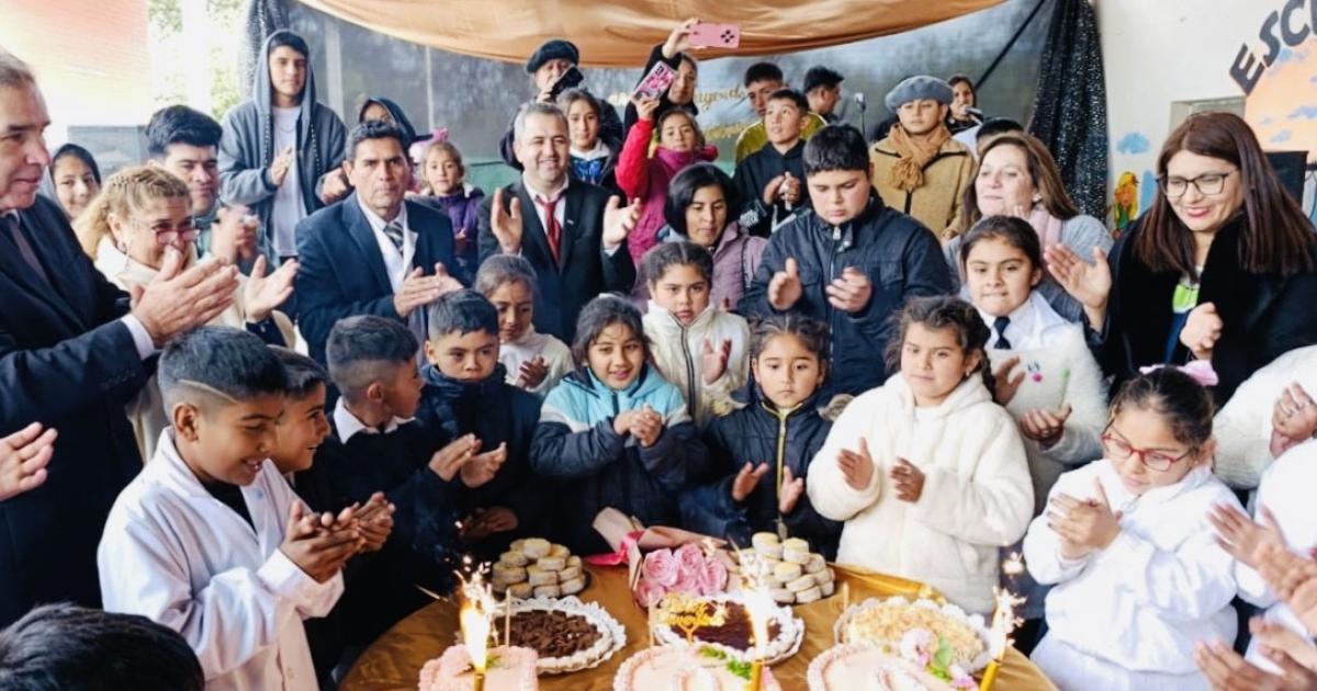 Emotiva celebracioacuten por los 100 antildeos de la Escuela 414 del paraje San Joseacute
