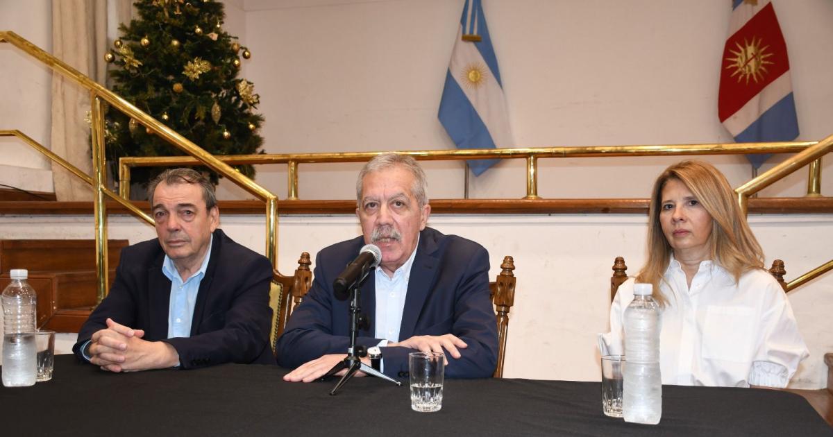 El Gobierno provincial anuncioacute el pago de bonos extraordinarios para planes sociales y beneficiarios celiacuteacos