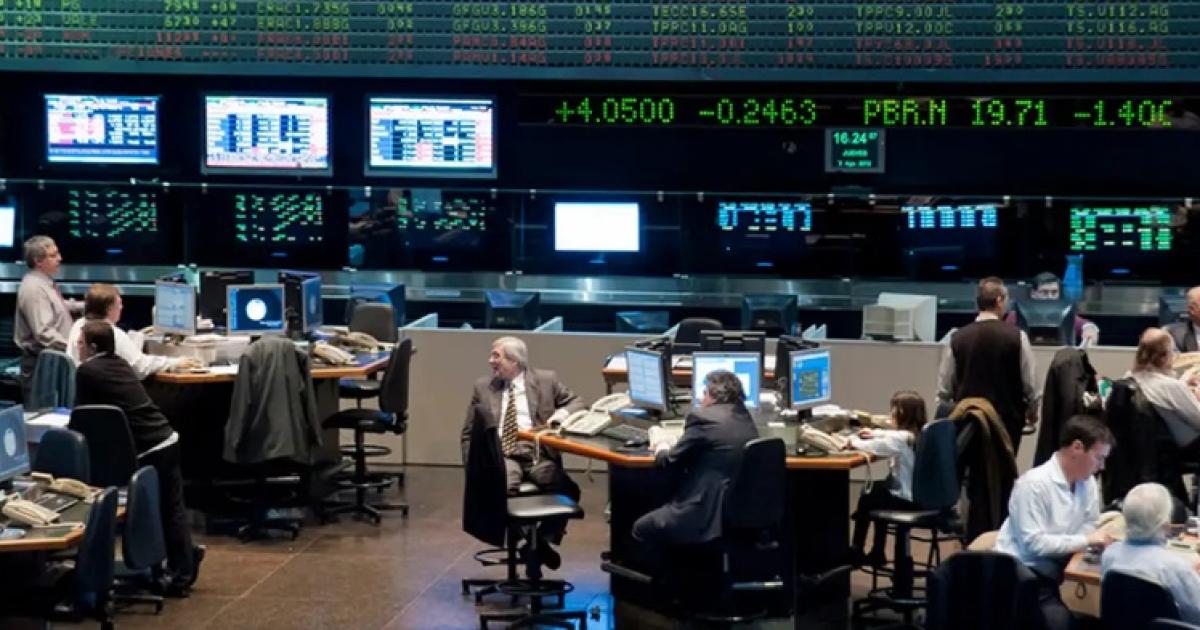 El doacutelar minorista se vendioacute con un alza de 15 a 1290