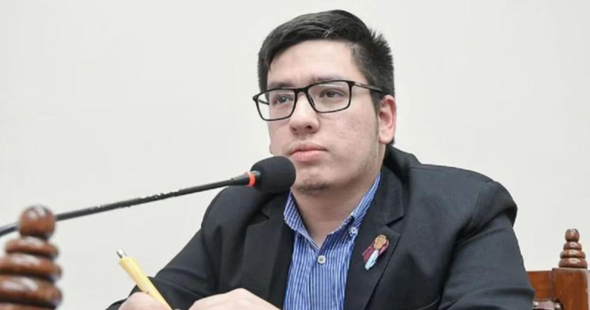 López maestro de profesión inició su militancia política en el PRO y se incorporó a las fuerzas libertarias a comienzos del año pasado