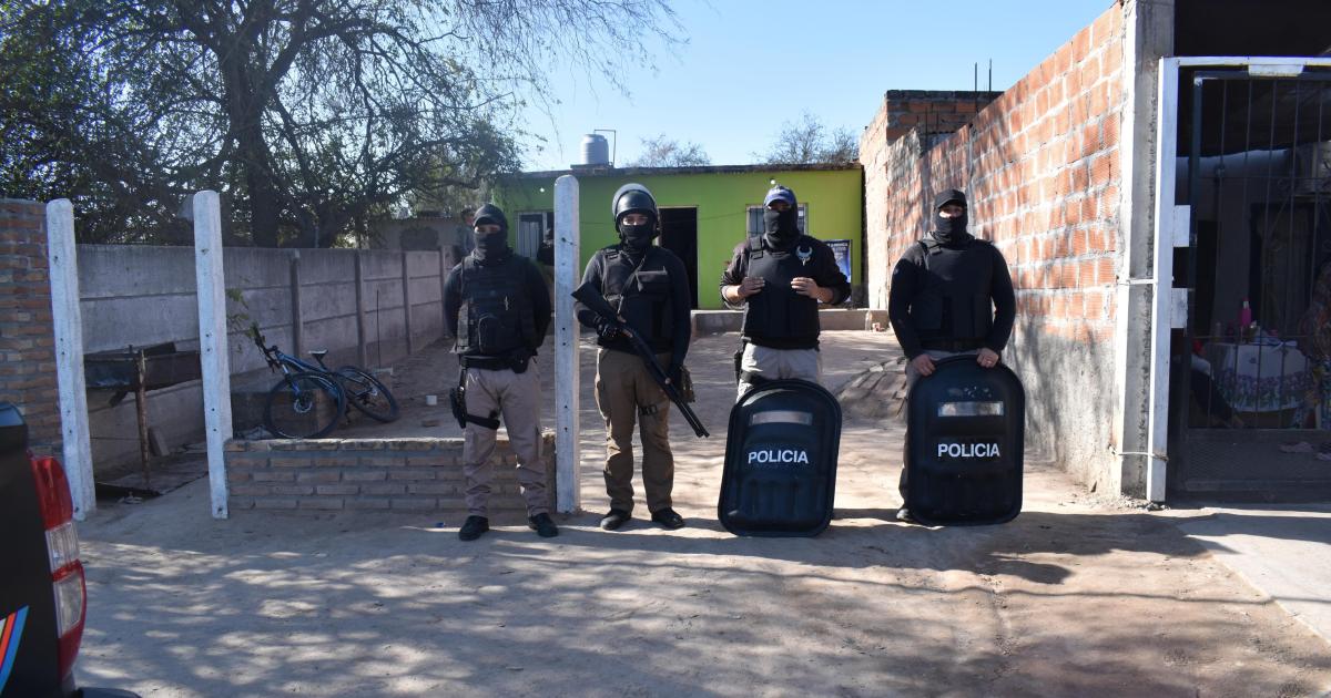 Allanamiento en Villa Nueva- detienen a un joven acusado de venta de drogas