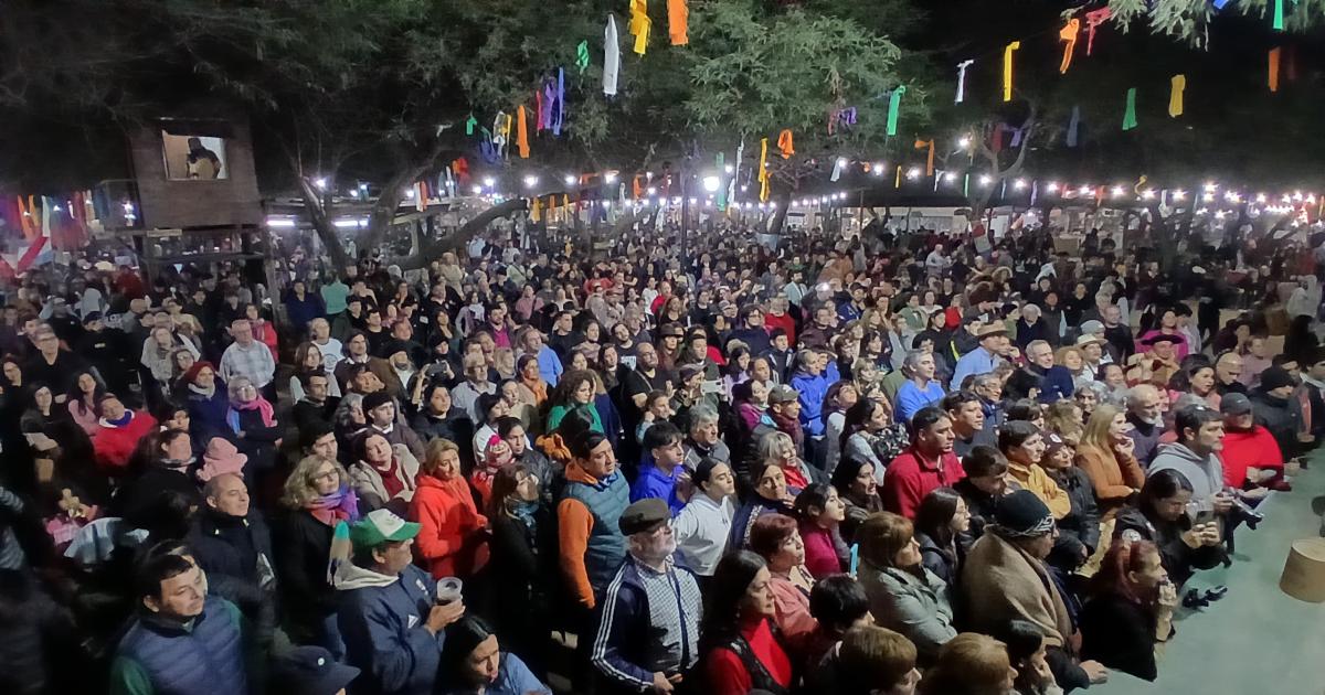Comenzoacute la vigilia de la Marcha de los Bombos- a puro folclore danzas y rituales ancestrales