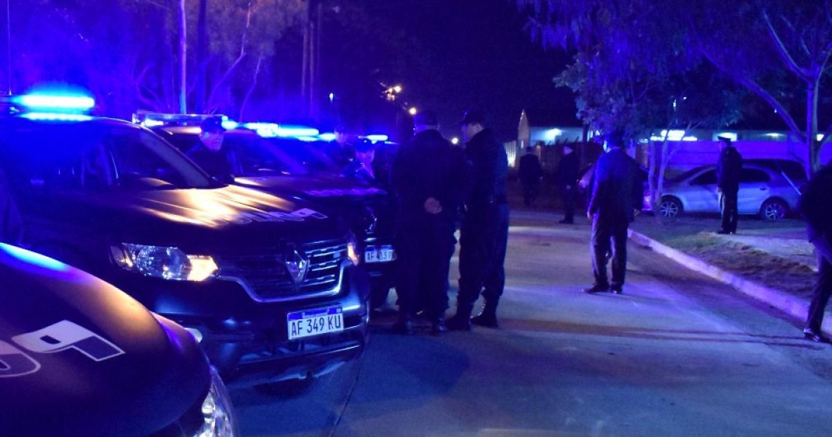 Encantildeonaron a la duentildea y empleadas de supermercado y robaron 2300000