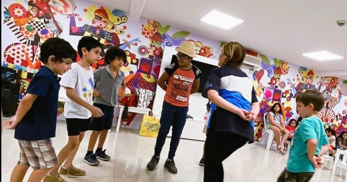 Proponen talleres de escultura y danzas latinoamericanas