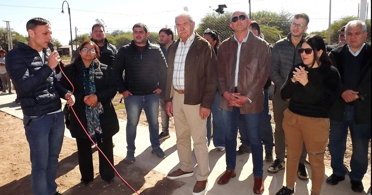 El intendente Viacutector Araujo dejoacute inaugurada una plaza en el Barrio Matadero