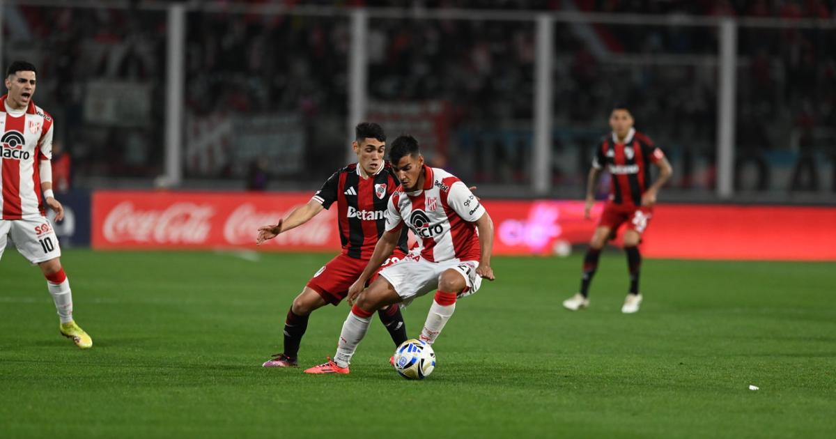 River goleoacute a Instituto de Coacuterdoba con un doblete del juvenil Lencina