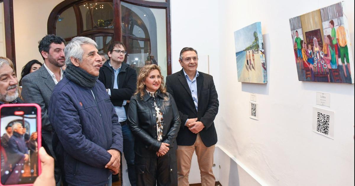 Fuentes participó de la apertura de la muestra pictórica de Peteco Carabajal