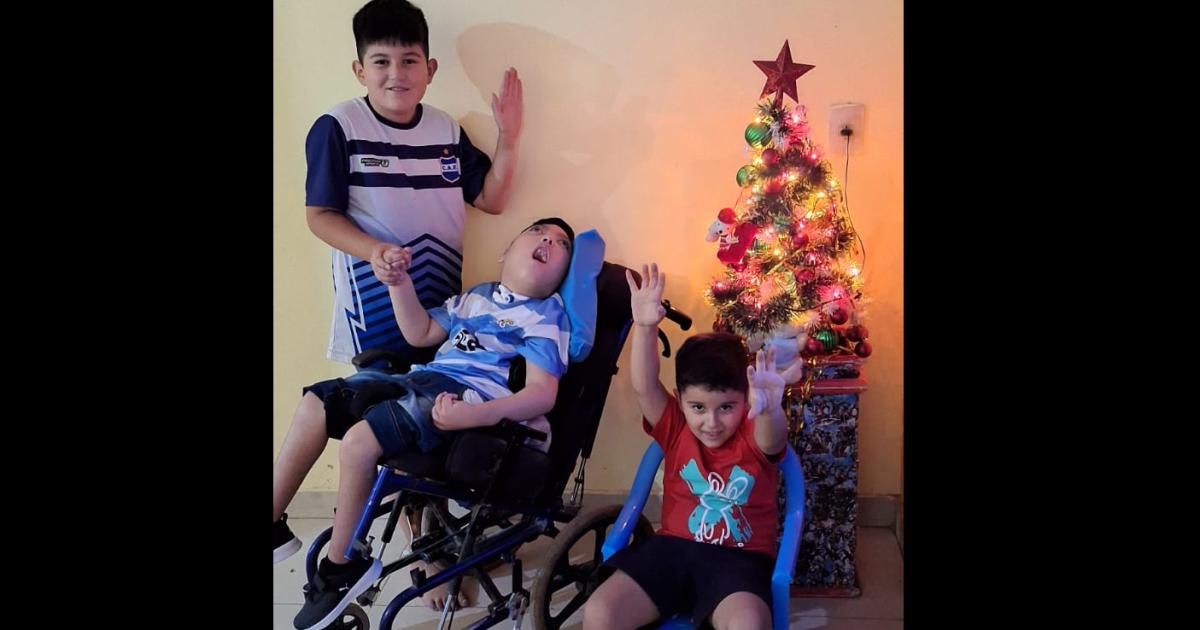 APOYO Junto a sus hermanos vive colmada de amor