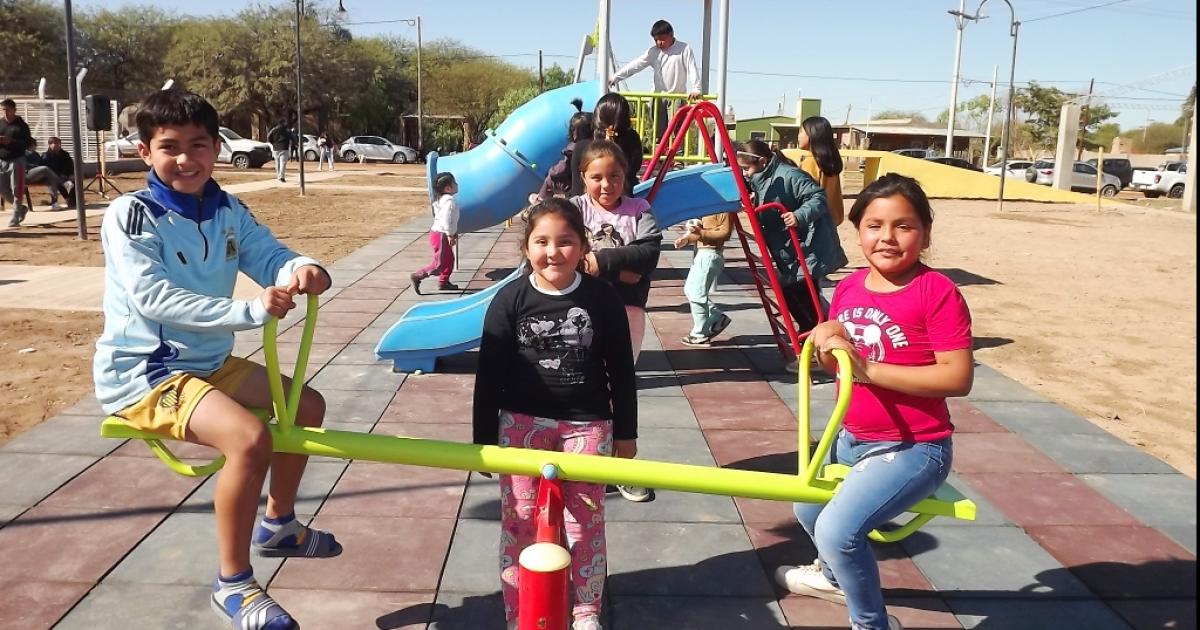 El intendente Viacutector Araujo dejoacute inaugurada una plaza en el Barrio Matadero