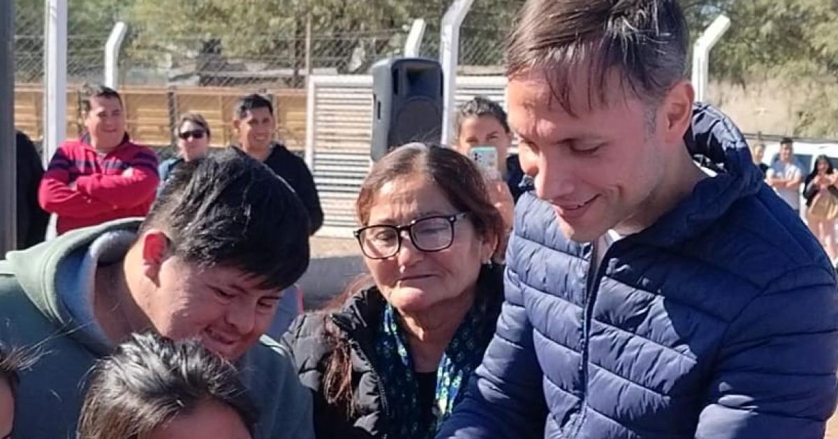 El intendente Viacutector Araujo dejoacute inaugurada una plaza en el Barrio Matadero