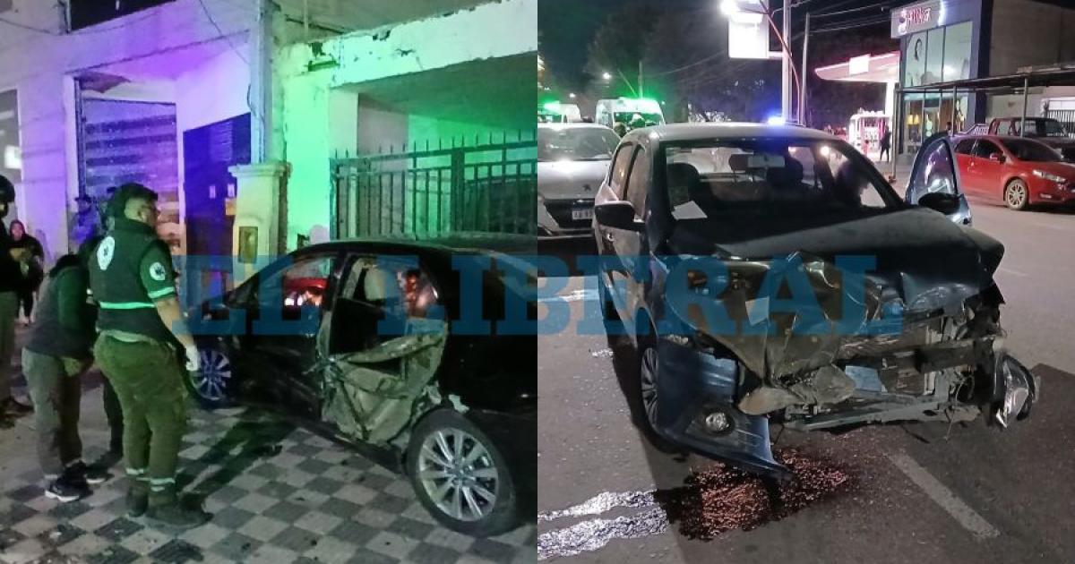 Triple choque en Independencia y Pueyrredón con graves heridos y un auto en la vereda