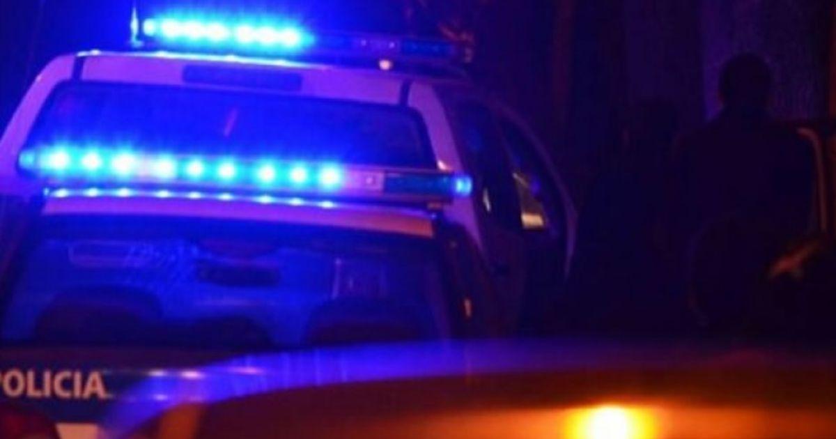 La menor estaba jugando en el patio de su casa cuando sintió un fuerte ardor en la pierna