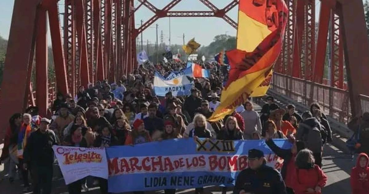 El Centro Cultural Telesita brilloacute en la 23ordf Marcha de los Bombos