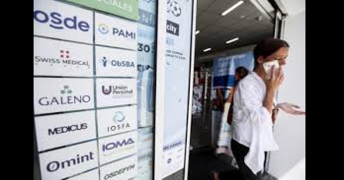 Prepagas suben entre 13-en-porciento- y hasta un 195-en-porciento- precios de sus planes en agosto