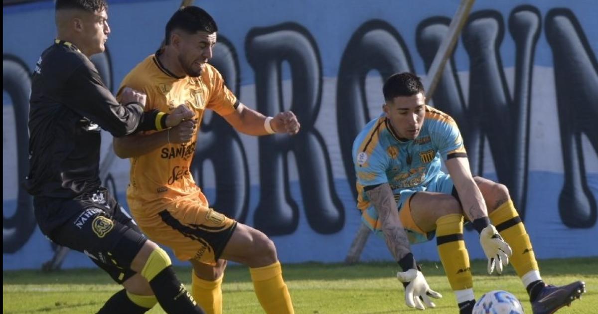 Mitre no tuvo respuestas futboliacutesticas en Casanova y volvioacute con una derrota