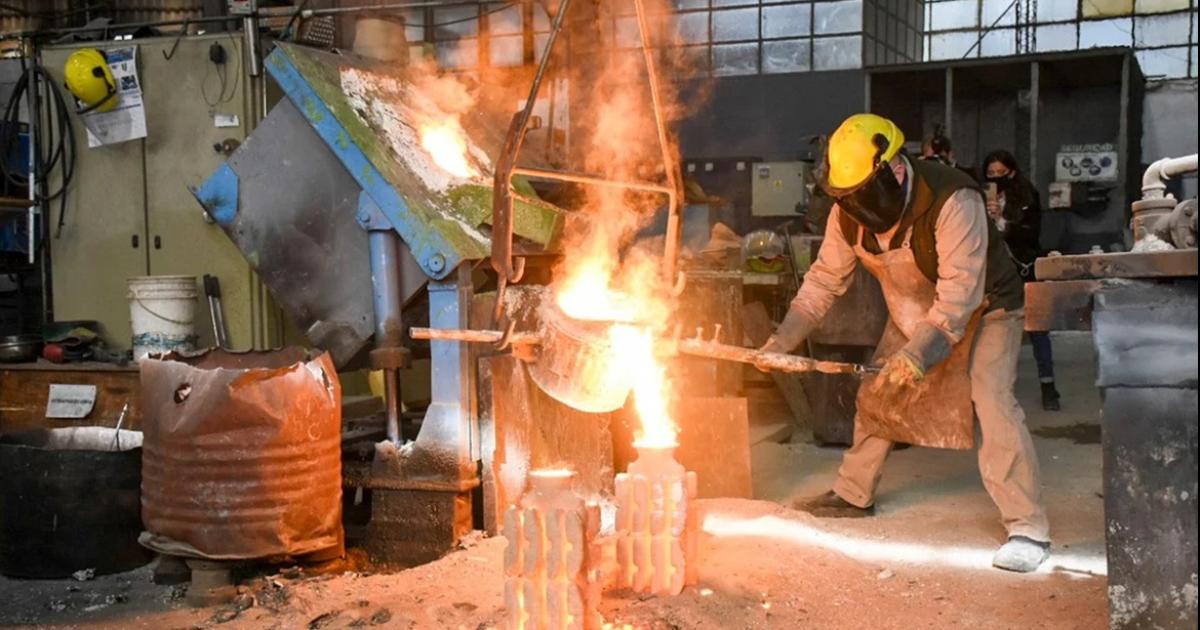 INDEC- La actividad econoacutemica crecioacute 5-en-porciento- interanual  