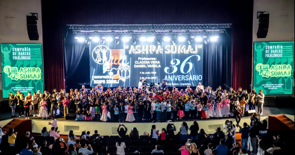 Una multitud disfrutoacute de la Gala por los 36 antildeos de Ashpa Suacutemaj