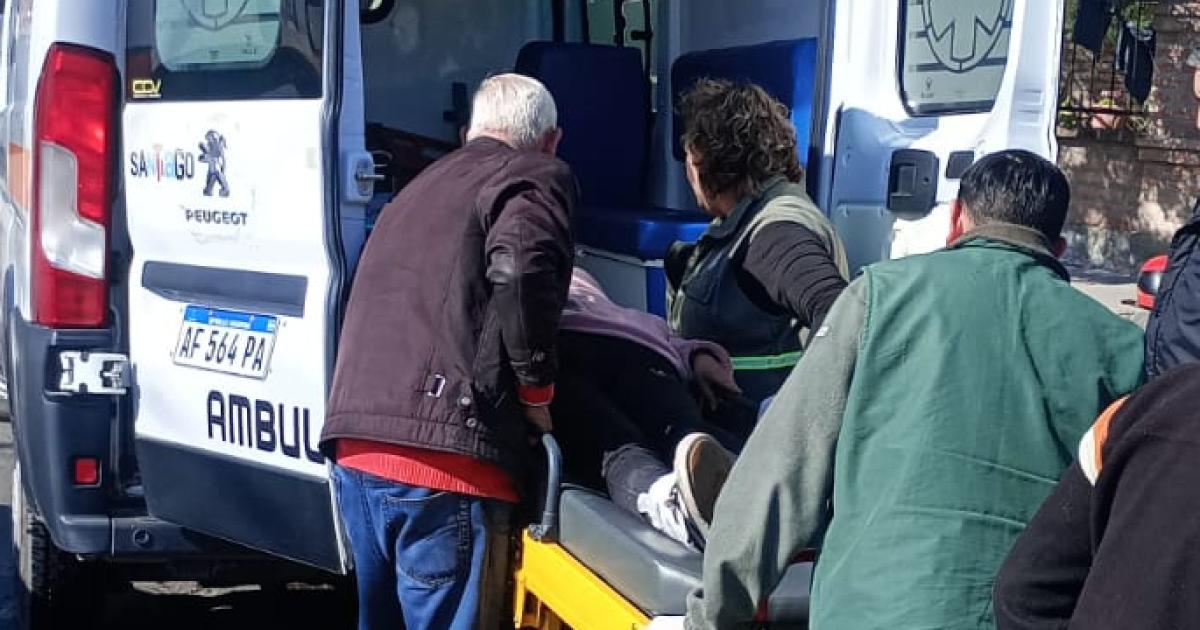 Una Sargento de la Policiacutea de la Provincia terminoacute herida tras un choque entre moto y auto