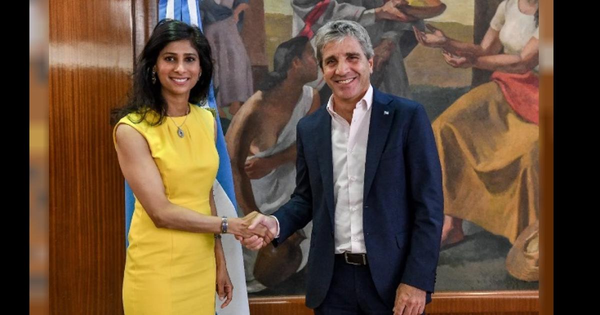 Funcionaria del FMI que siguioacute el caso argentino renuncioacute al cargo