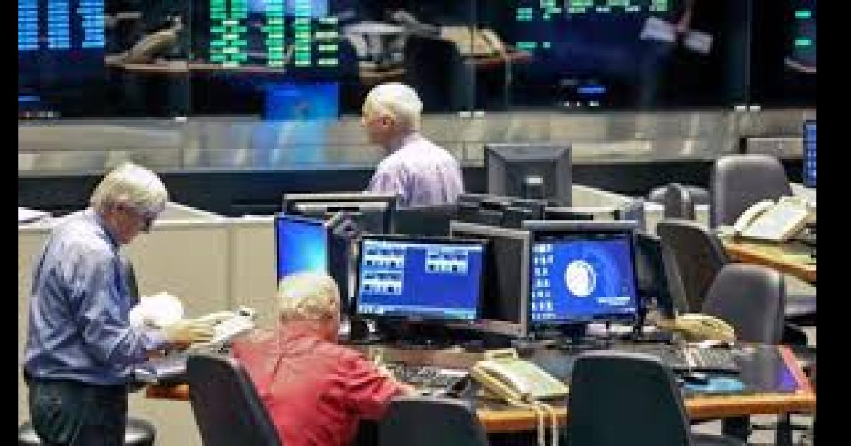 El dolar oficial cerroacute a 1300 y el blue alcanzoacute los 1325