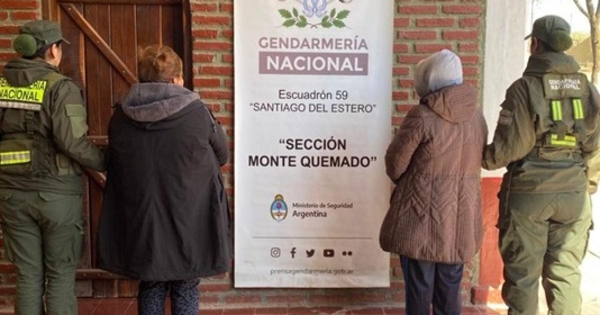 Dos bolivianas llevaban de Salta a Buenos Aires maacutes de  40 millones en cocaiacutena