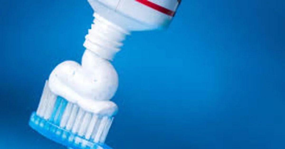 Se canceló su comercialización ya que la ANMAT comenzó a recibir reportes asociados a fenómenos de irritación e inflamación del tejido de la cavidad oral