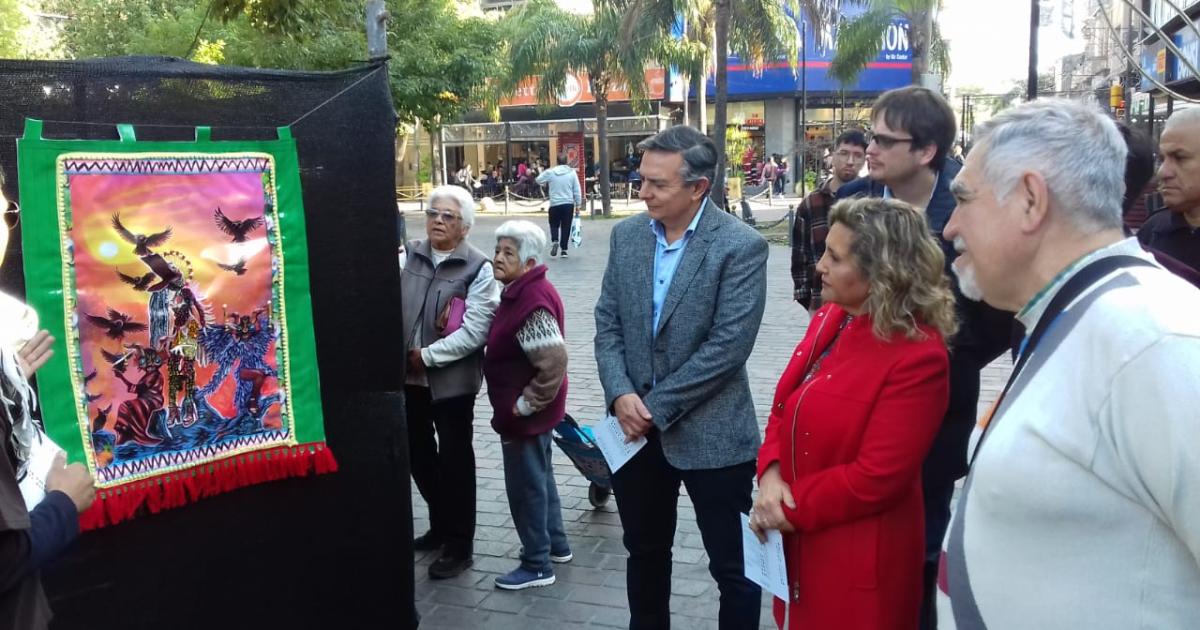 Norma Fuentes inaugurando la muestra