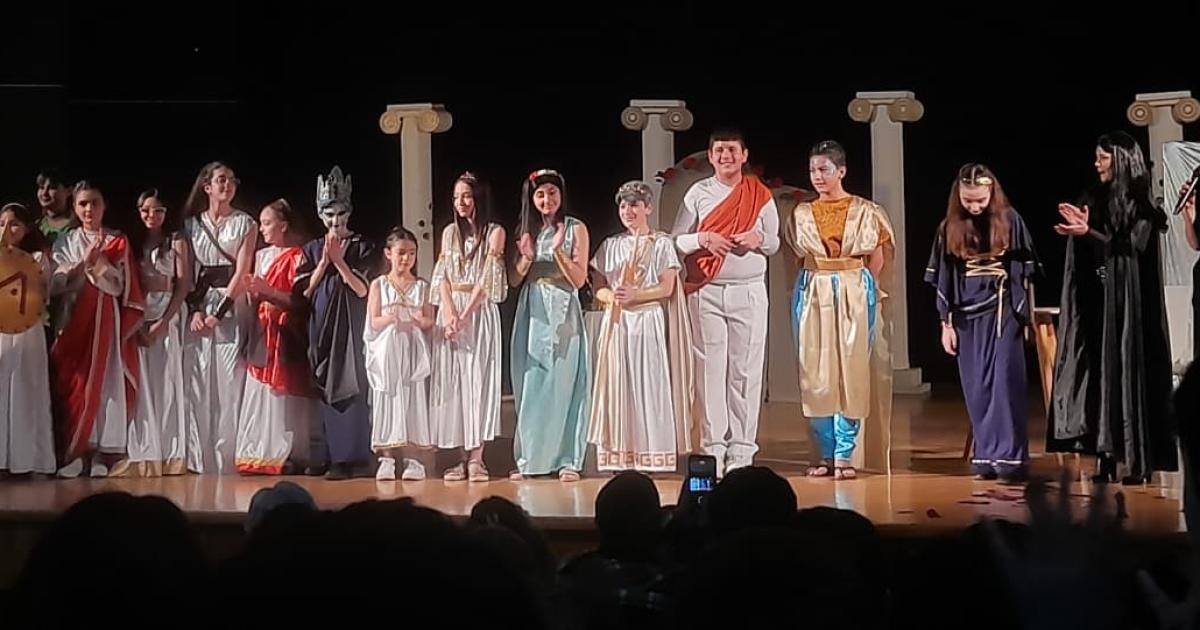 Casa de la Cultura- el teatro copado por los nuevos actores frienses