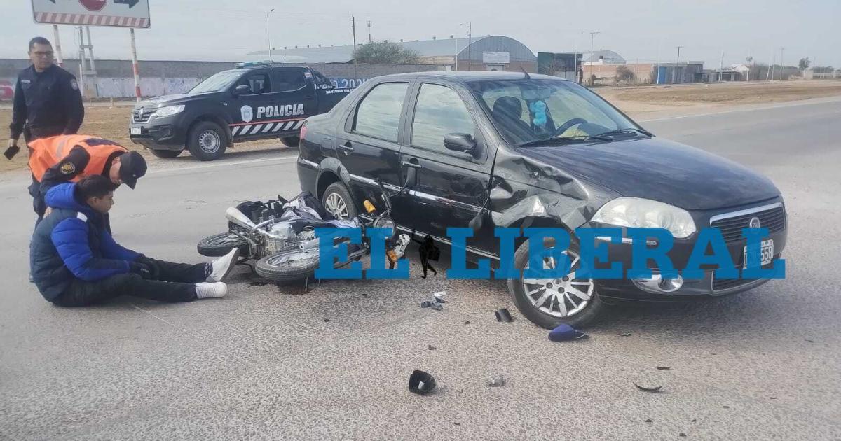 Violento choque en Villa del Carmen- joven motociclista terminoacute hospitalizado