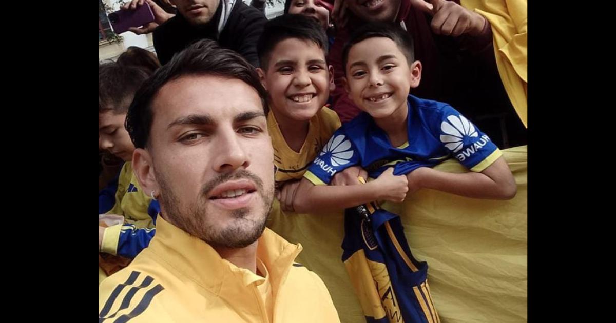 FOTOS  Postales xeneizes en Santiago del Estero- asiacute recibieron los hinchas a Boca